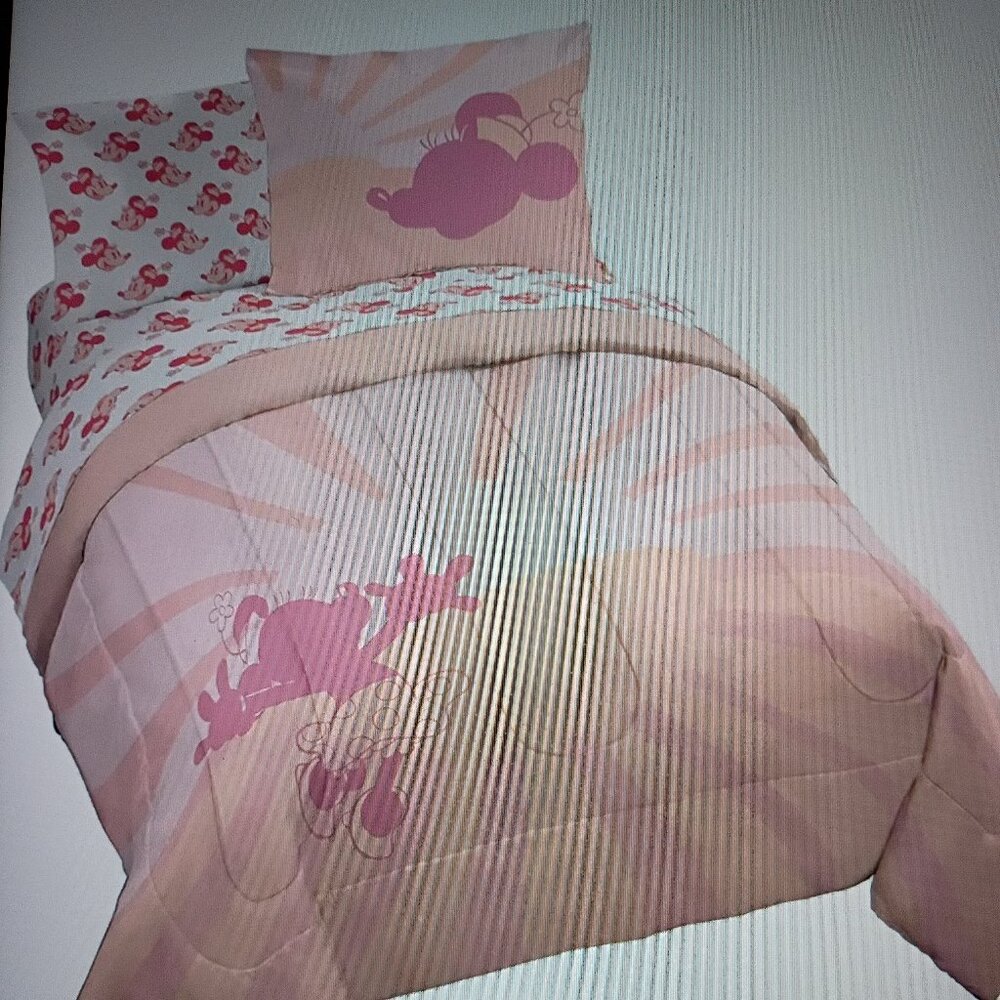 NWB/Disney Minnie Mouse Queen Size Comforter 7pc. Bedding Set